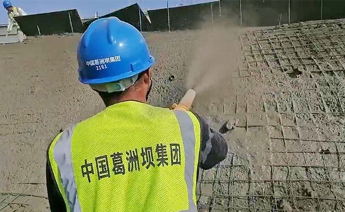 葛洲壩集團液壓濕噴機施工現場-2
