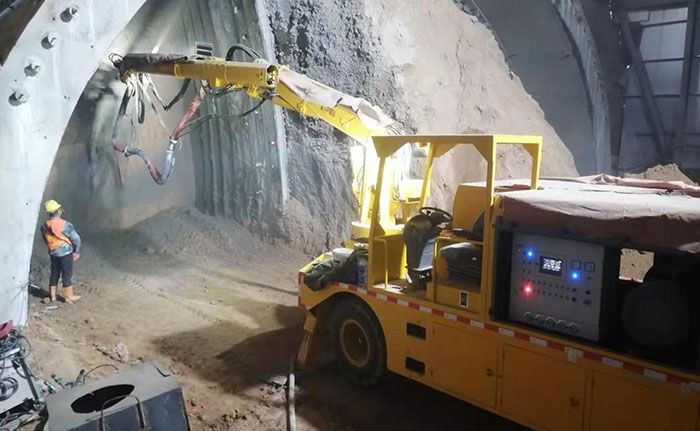 中交一公局工程混凝土濕噴臺車施工現場-1