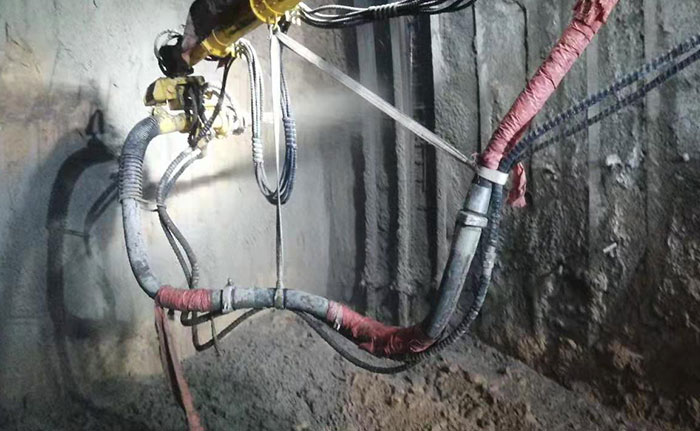 中交一公局工程混凝土濕噴臺車施工現場-3