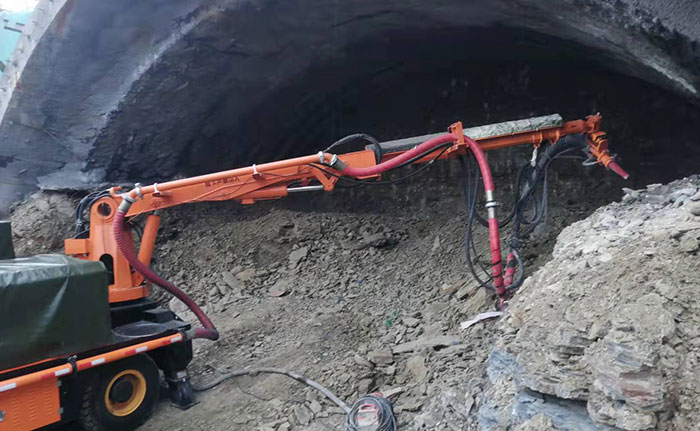 隧道混凝土濕噴臺車施工現場-2